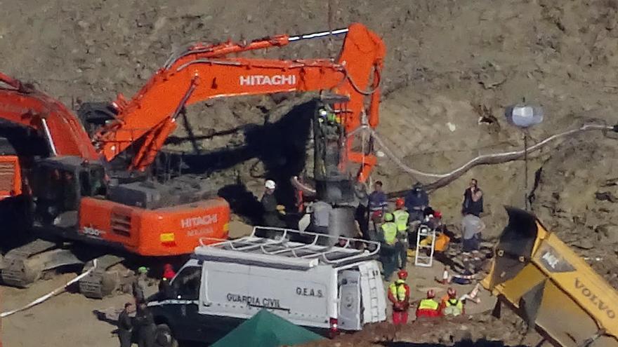 Imagen de las labores para intentar rescatar a Julen del pozo en el que cayó en Totalán.