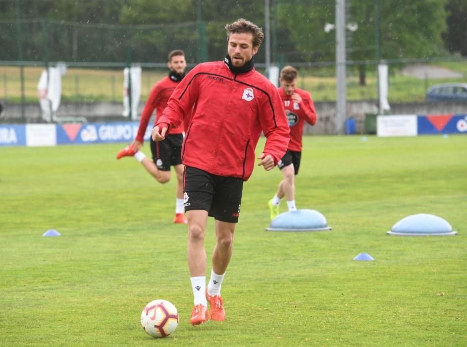 El técnico José Luis Martí programa una sesión de una hora de duración con el objetivo de dosificar las fuerzas de sus futbolistas.