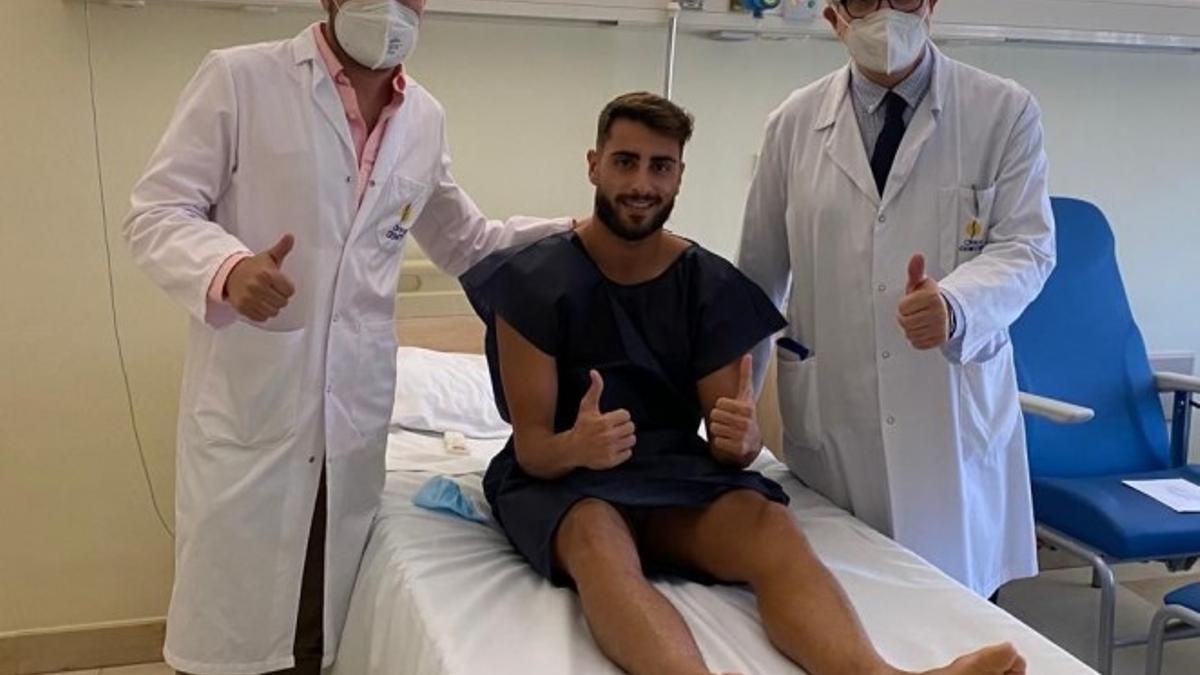 Muñoz, una vez finalizada la operación de su rodilla