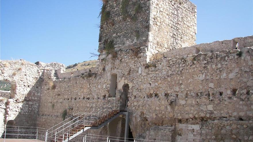 Castillo de Doña Mencía: damas, señores y leyendas