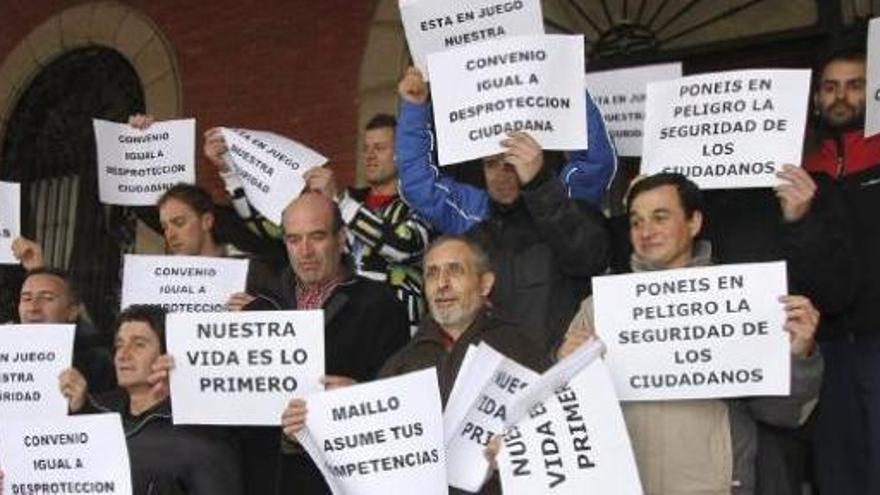 Acto de protesta de los Bomberos durante el último Pleno.