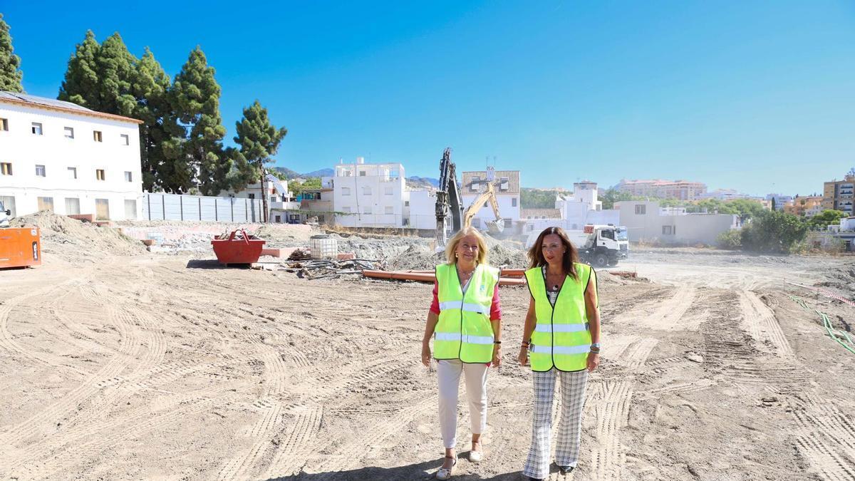 La consejera de Vivienda, Juventud y Ordenación del Territorio, Rocío Diaz, ha visitado este martes, junto a la alcaldesa de Marbella, Ángeles Muñoz, el Albergue Inturjoven de Marbella (Málaga).