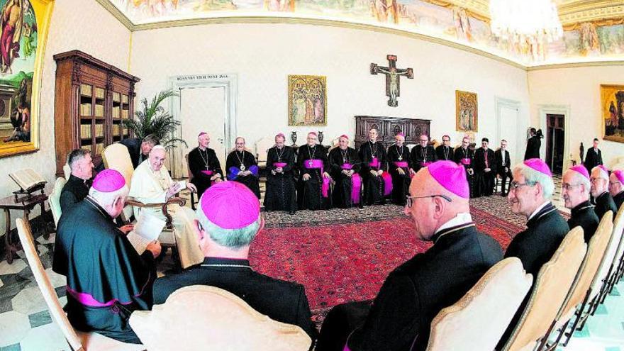 El celibato obligatorio ensancha la brecha entre sociedad e Iglesia