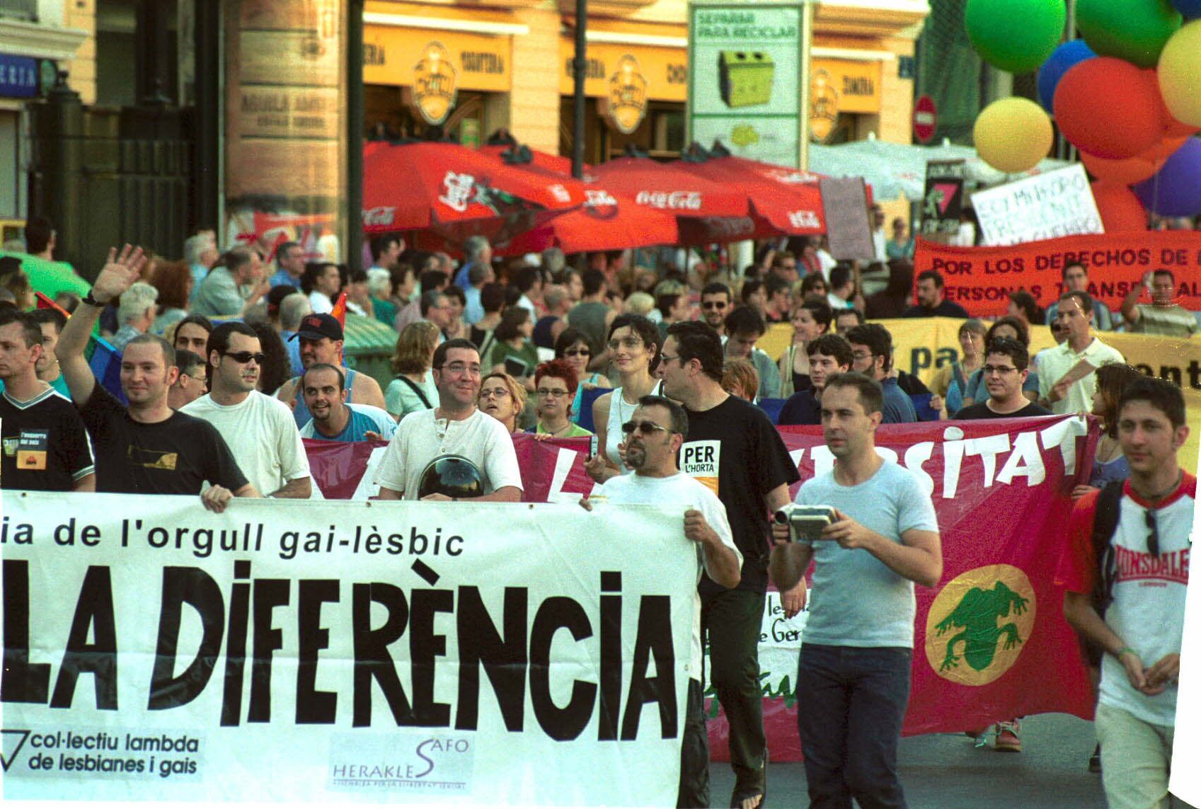 Manifestación LGTBI València 2001