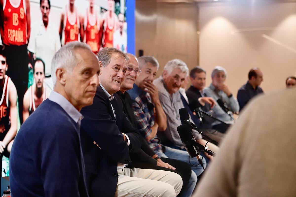 EN IMÁGENES | Los protagonistas de la histórica plata de baloncesto de Los Ángeles 84 rememoran la gesta en Zaragoza