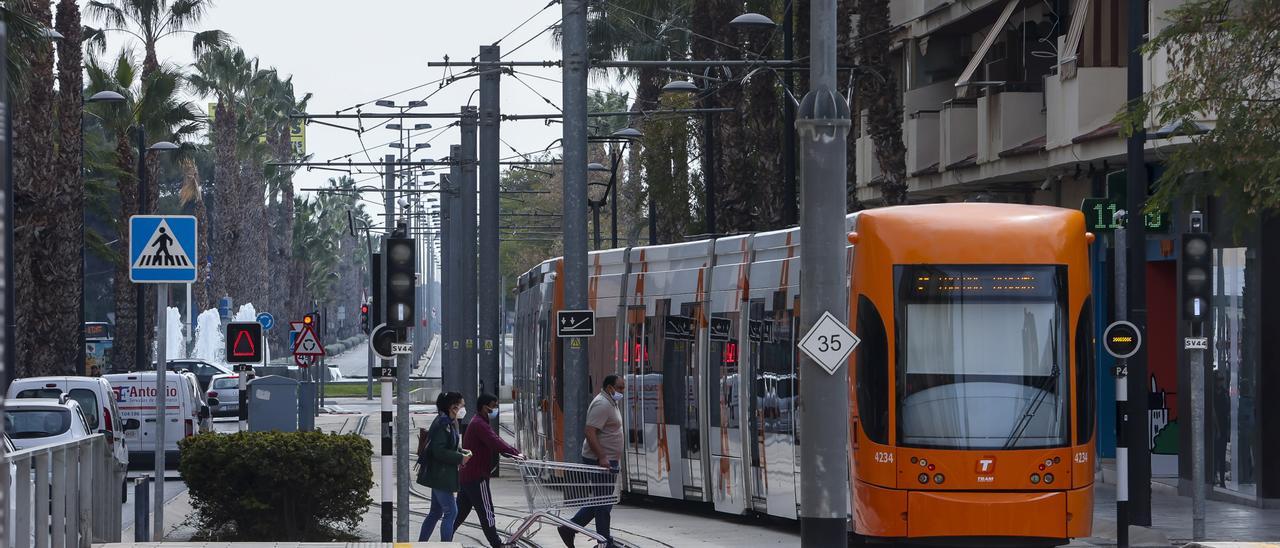 Un TRAM de la L2 en San Vicente del Raspeig, en una imagen de archivo.