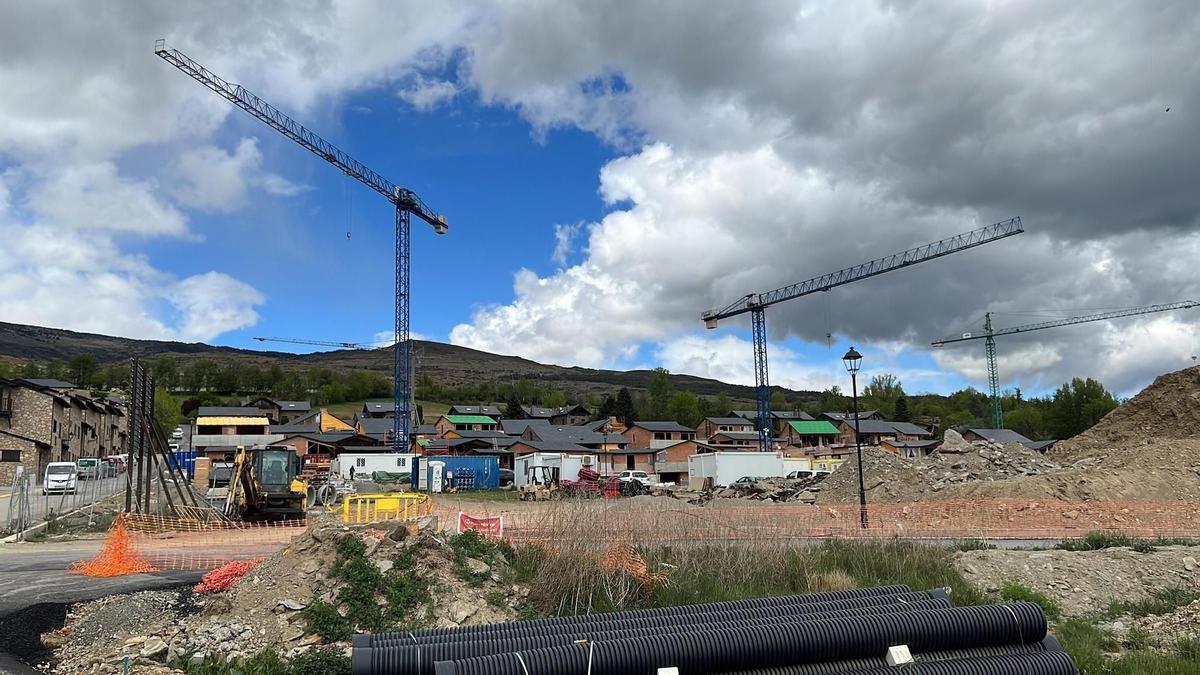 Habitatges en construcció, en una imatge d'arxiu.