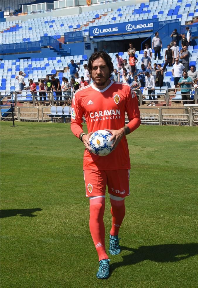 Presentación de Cristian Álvarez