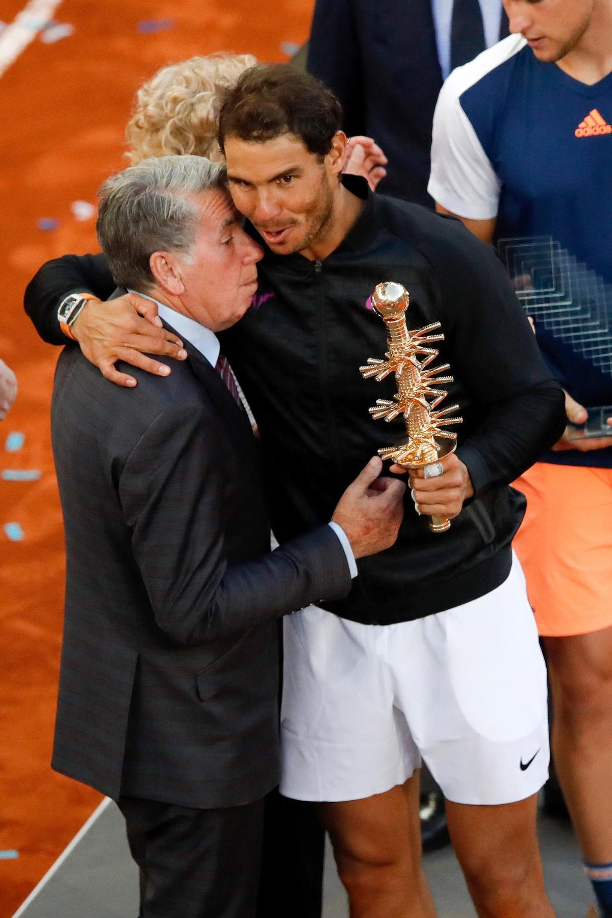 Rafa Nadal, con Manolo Santana en una imagen de archivo.