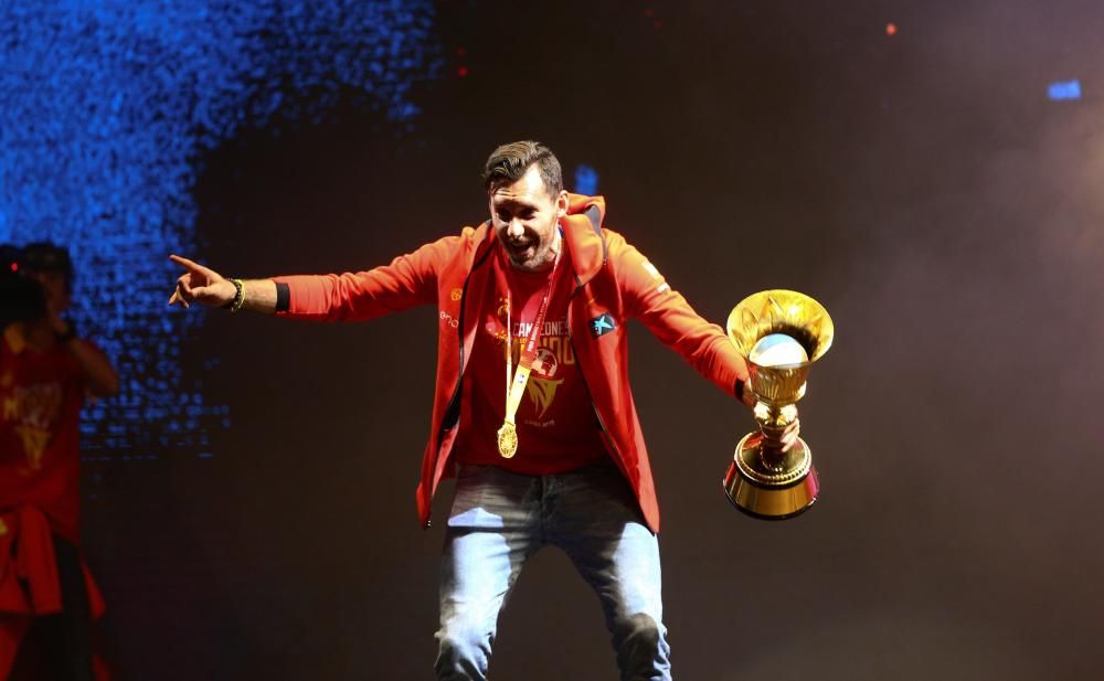 La selección celebra el título mundial en Madrid.