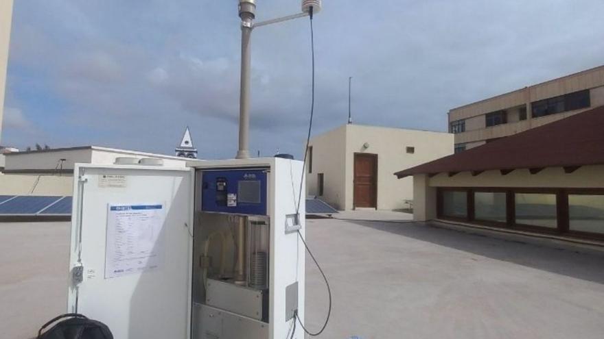 Imagen de la estación de la Red de Calidad del Aire, ubicada en el centro del casco urbano de Puerto del Rosario. | | LP/DLP