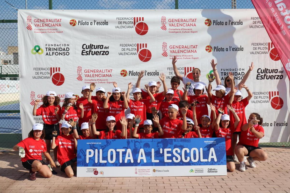 Pilota a l’Escola despedix  el curs al gran a Piles