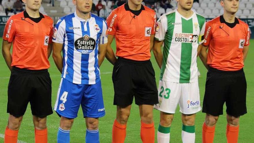 Ais Reig, en el centro junto a Álex Bergantiños, antes del Córdoba-Deportivo del 20 de octubre del año pasado.