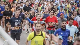 Salvador Illa, uno de los 30.000 corredores de la Maratón de Valencia