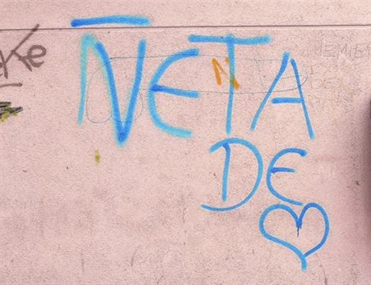 La corona, el símboldels Latin Kings, en un carrer de l’Hospitalet.