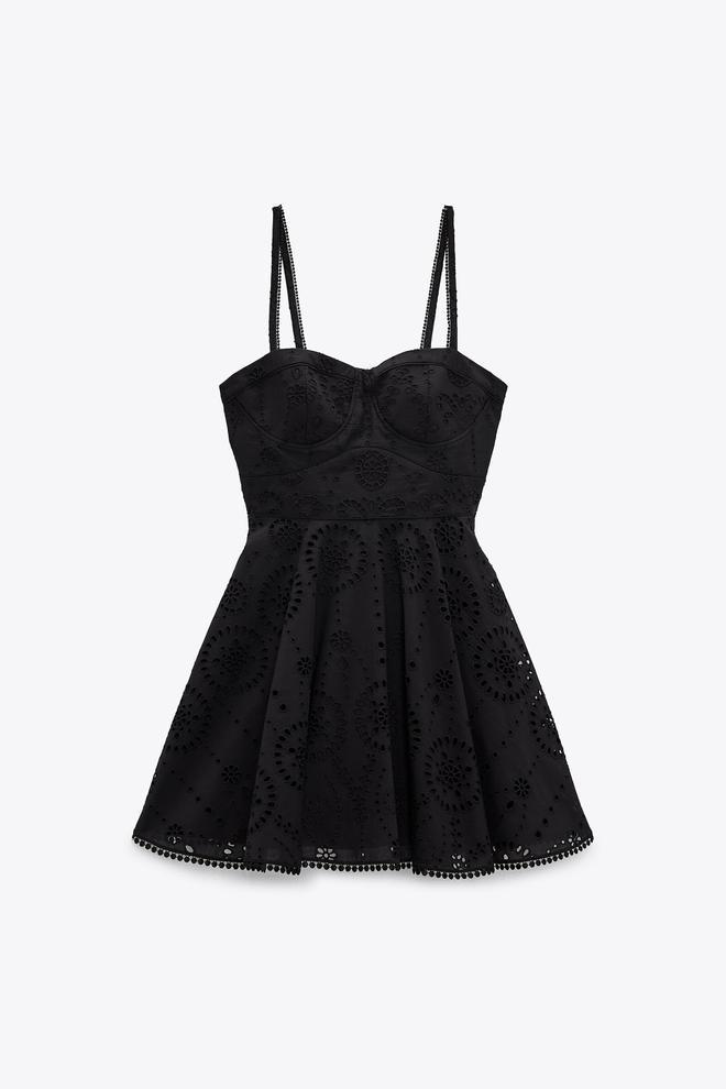 vestido escote corazón negro de Zara