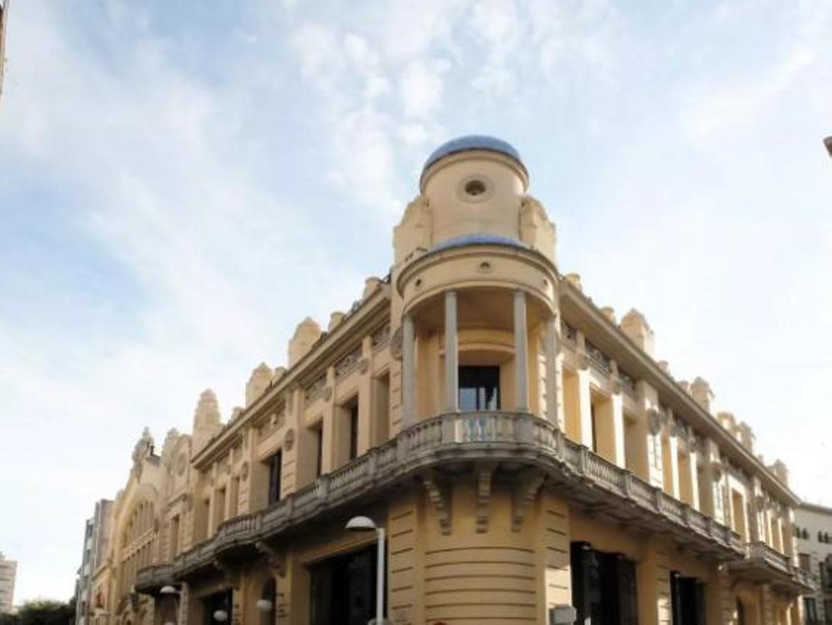 Una imatge de l'exterior del Casino Menestral.