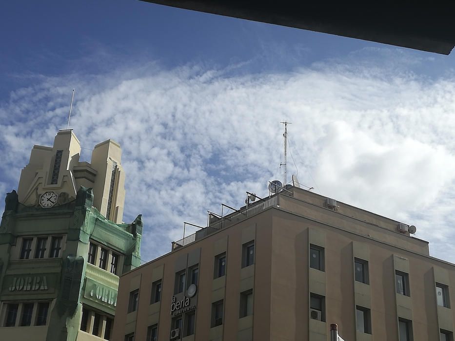 Manresa. En aquesta imatge que ens ha fet arribar un dels nostres lectors es poden veure restes d’un núvol, després d’una nit de pluja. Fotografia feta des de la plaça Sant Domènec de Manresa.