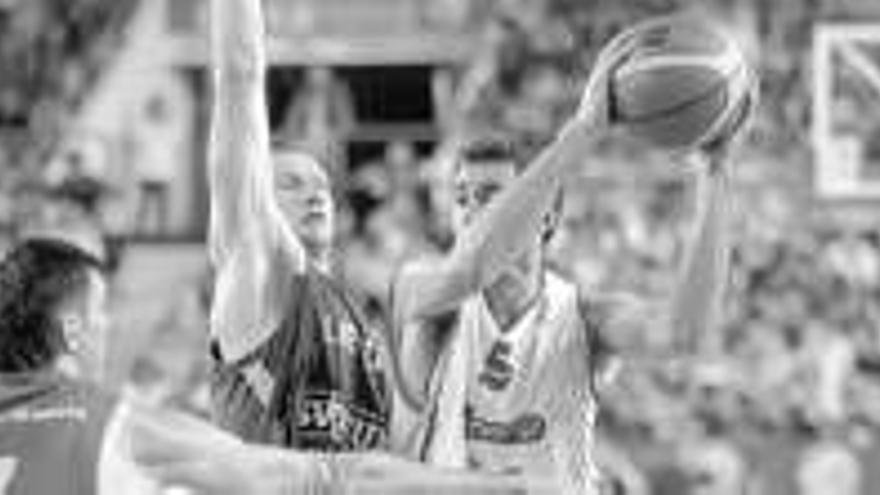 Los campeones del mundo ofrecen otra exhibición de juego frente a Lituania (97-74)