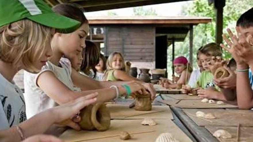 Un actiu taller de ceràmica organitzat per un dels museus.