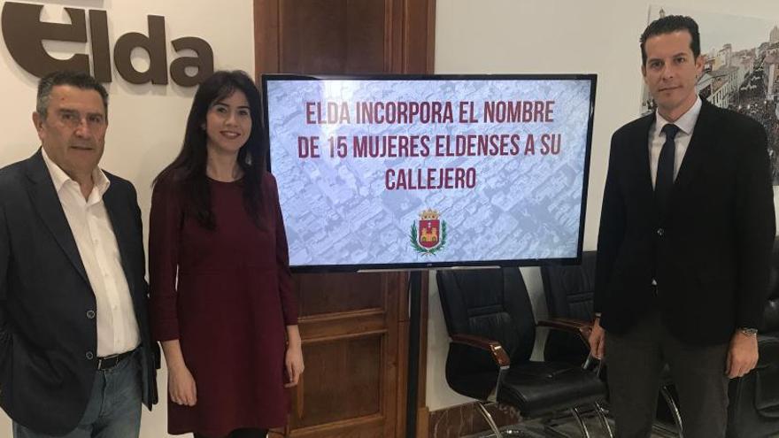 El alcalde y los concejales Navalón y García presentando la iniciativa