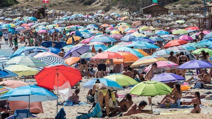 Convocan una protesta contra la masificación turísticaen Ibiza