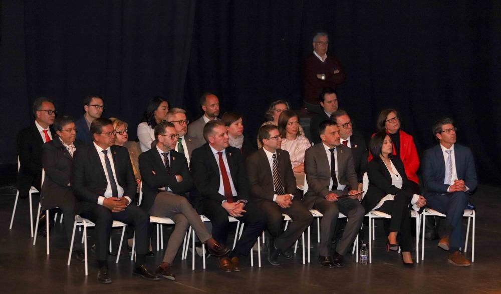 Acto de nombramiento de hijo adoptivo de Ontinyent al ex rector de la UV Esteban Morcillo