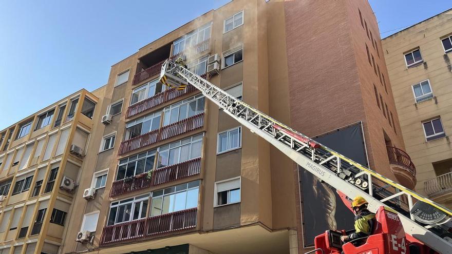 Un fallo en un cargador origina un incendio en una vivienda de Martínez Maldonado