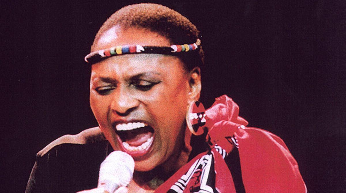 Miriam Makeba interpreta ’Pata pota’.