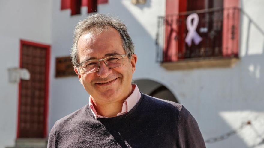 Morales nombra técnico de gestión al exalcalde de Casar de Cáceres