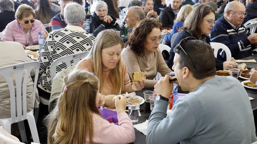 Miguel Ángel Revilla pregoa o choco de Redondela