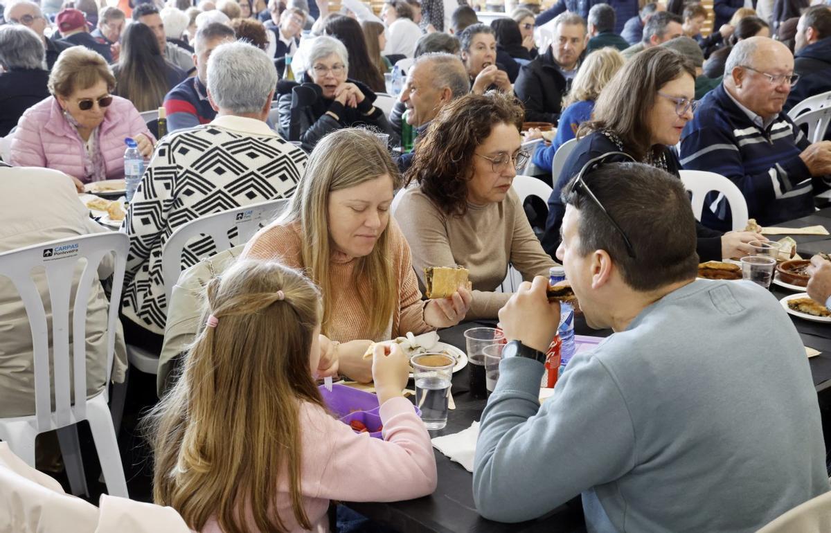 Sobre estas liñas, Festa do Choco no ano 2025. Á esquerda, Digna Rivas e Miguel Ángel Revilla en Cantabria. | // MARTA G. BREA /D.P.