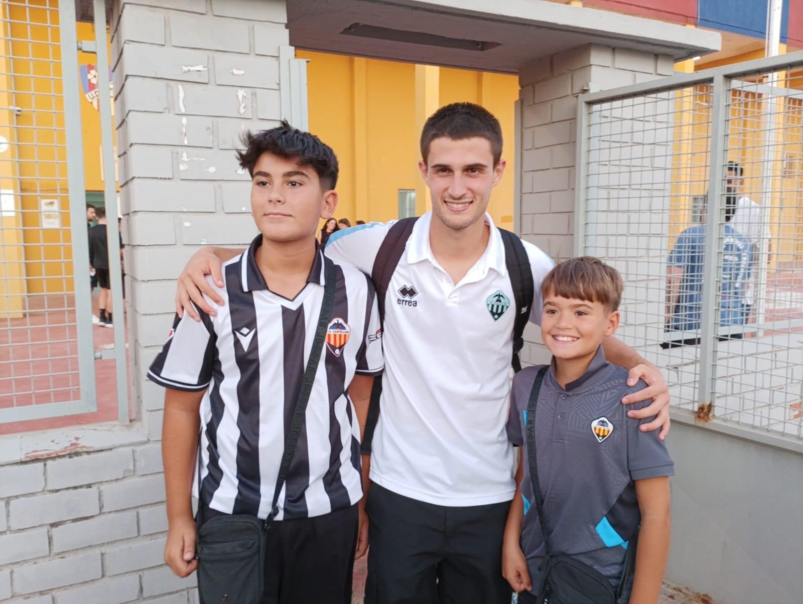 Galería | Afición y equipo, juntos tras el amistoso del Castellón en Alzira
