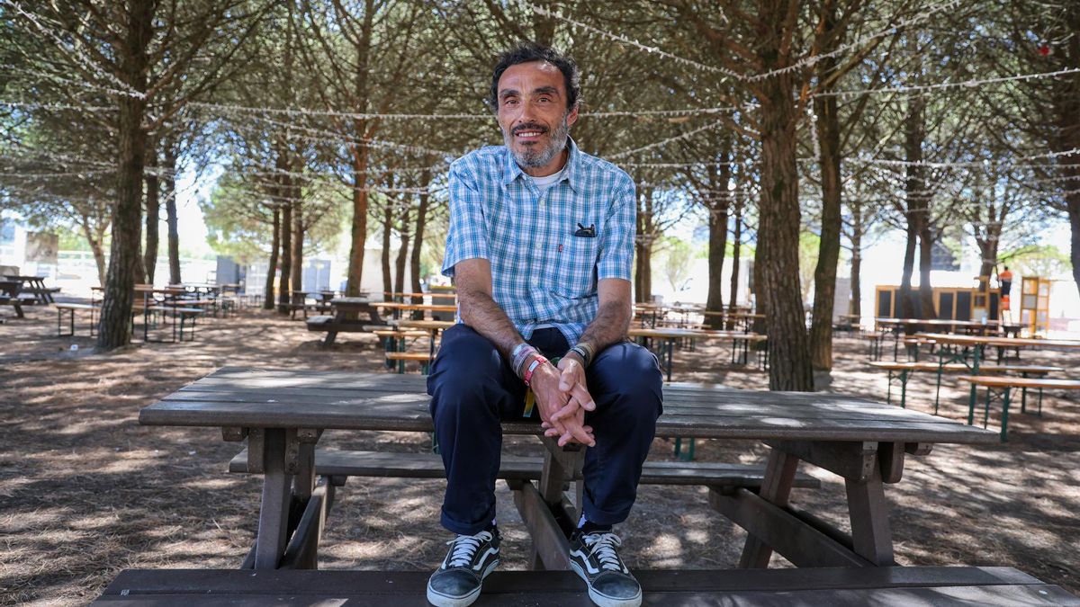 Antonio Caneda, organizador del Atlantic Fest, en la Praia da Concha.