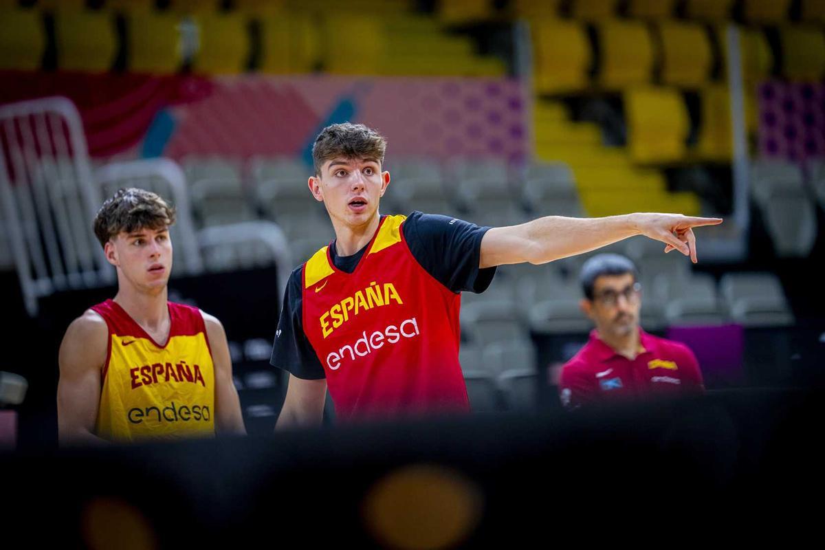 The bases of Larrea and Saint-Supéry must leave behind the nerves of the premiere and show their best version against Bosnia