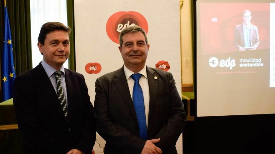 Antonio González-Lamuño y Esteban Aparicio, en la presentación de la nueva red para coches eléctricos.