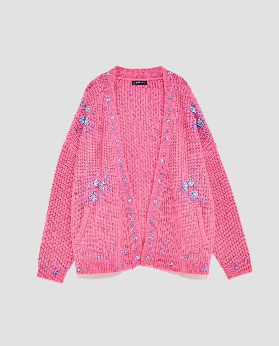 Chaqueta rosa con abalorios azules