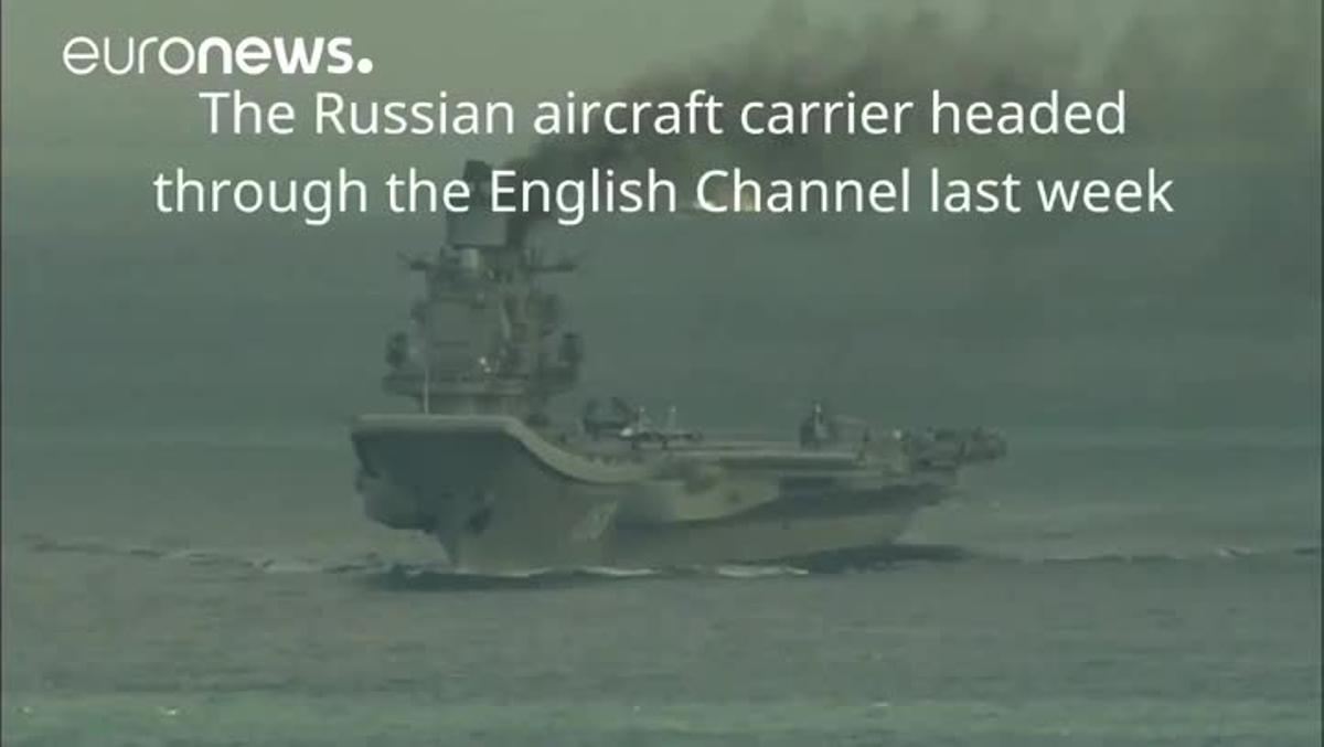 El portaavions rus ’Almirall Kuznetsov’ travessa el canal de la Mànega.