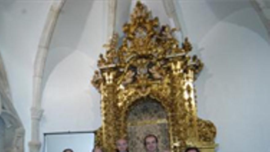 La ermita de la Soledad luce su remozado retablo