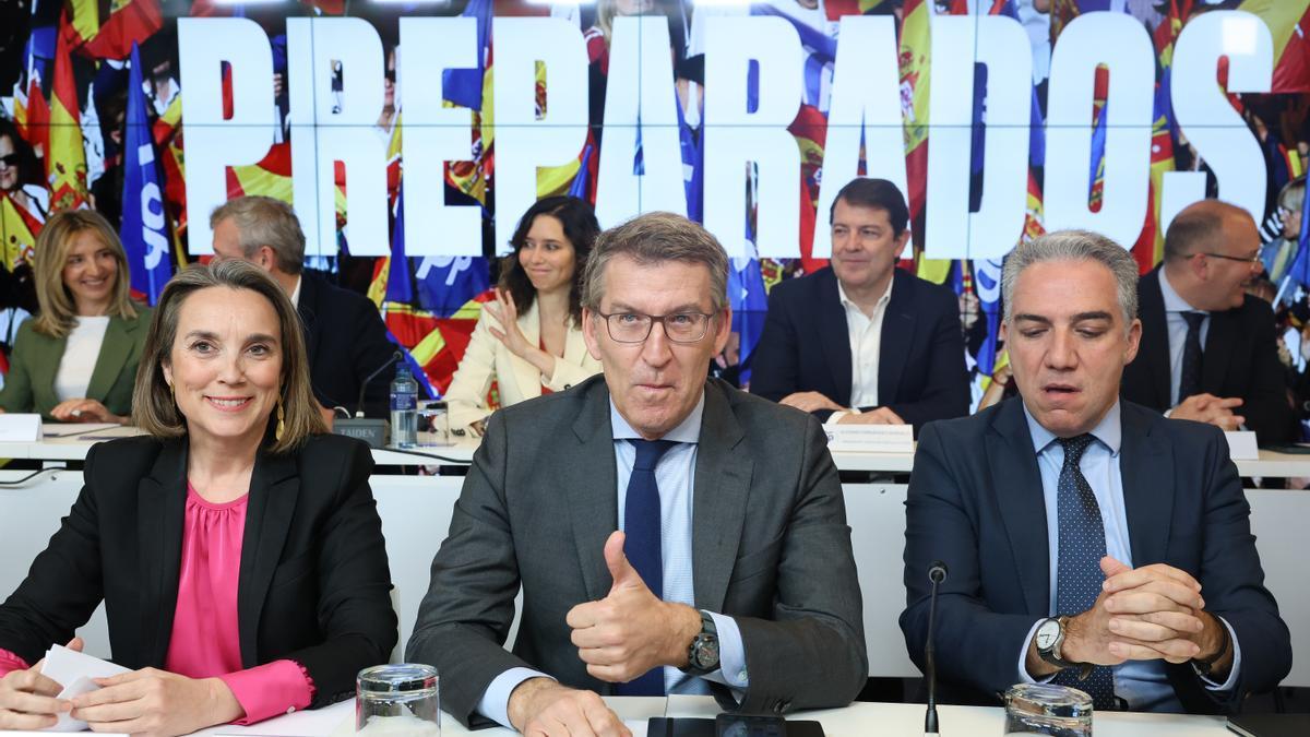 Alberto Núñez Feijóo, Cuca Gamarra y Elías Bendodo en la junta directiva nacional del PP.