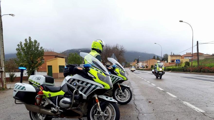La ruta de 1.400 kilómetros que pone a prueba a 50 motoristas de la Guardia Civil arranca en Mérida