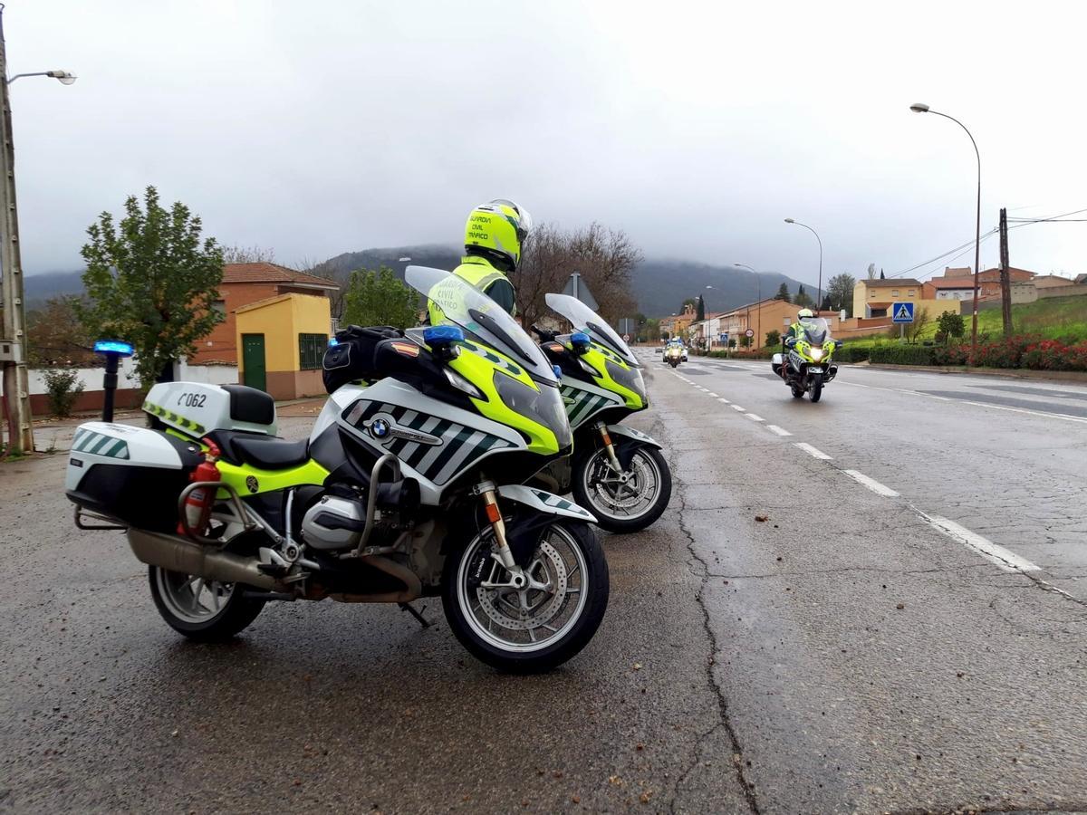 Motoristas de la Guardia Civil de Tráfico.