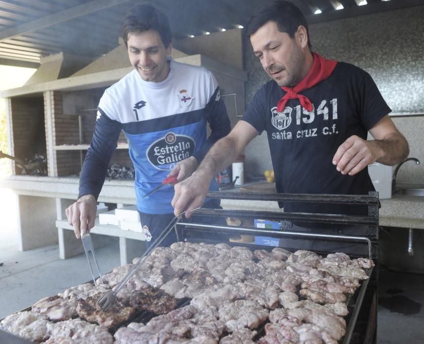 Los futbolistas del Deportivo comparten un asado