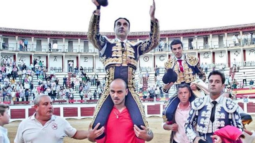 Iberia Toros y Lances de Futuro se interesan por la explotación de la plaza de toros de Cáceres