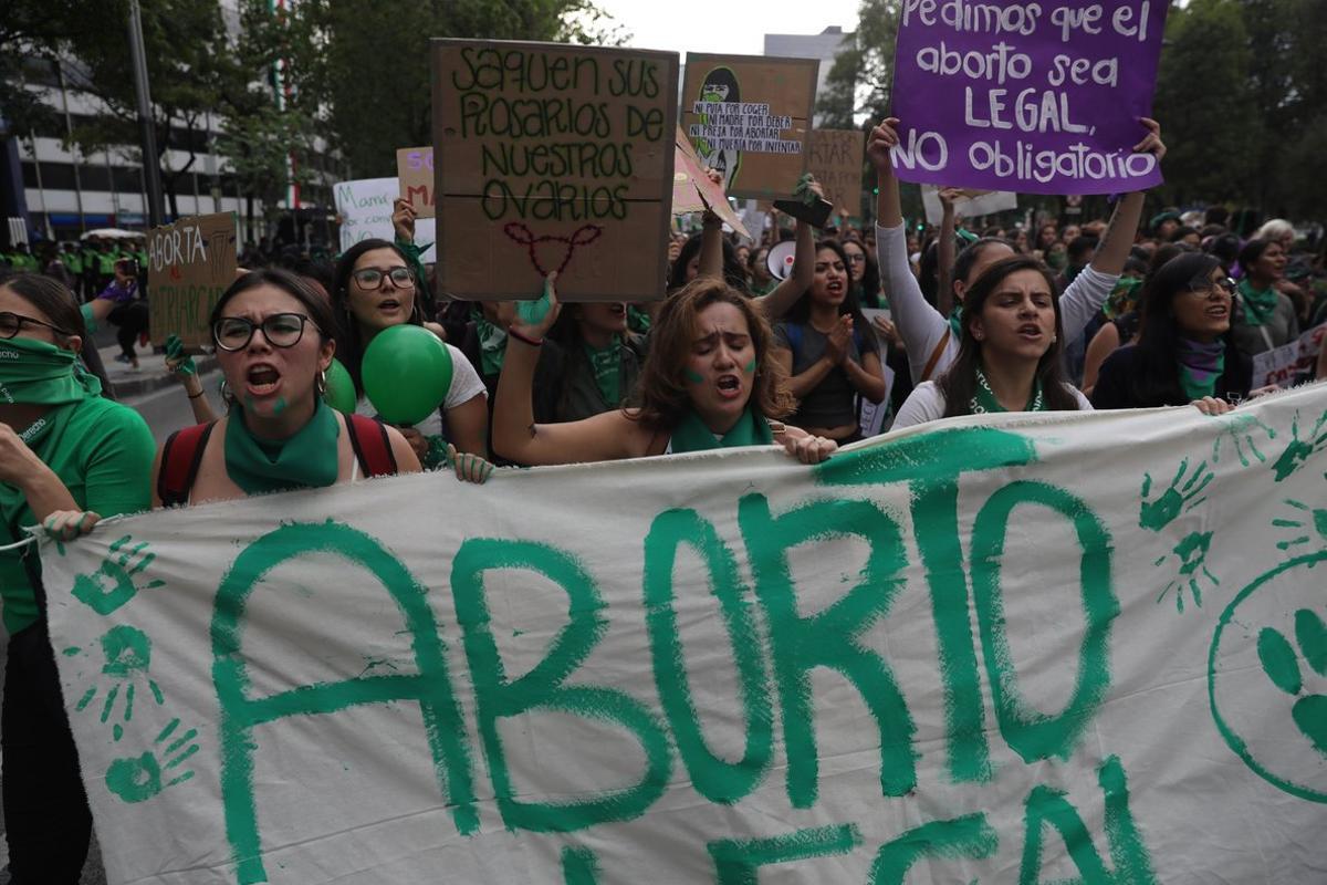 AME3269. CIUDAD DE MÉXICO (MÉXICO), 28/09/2019.- Mujeres participan en una protesta este sábado a favor de la despenalización del aborto en Ciudad de México (México). EFE/Sáshenka Gutiérrez