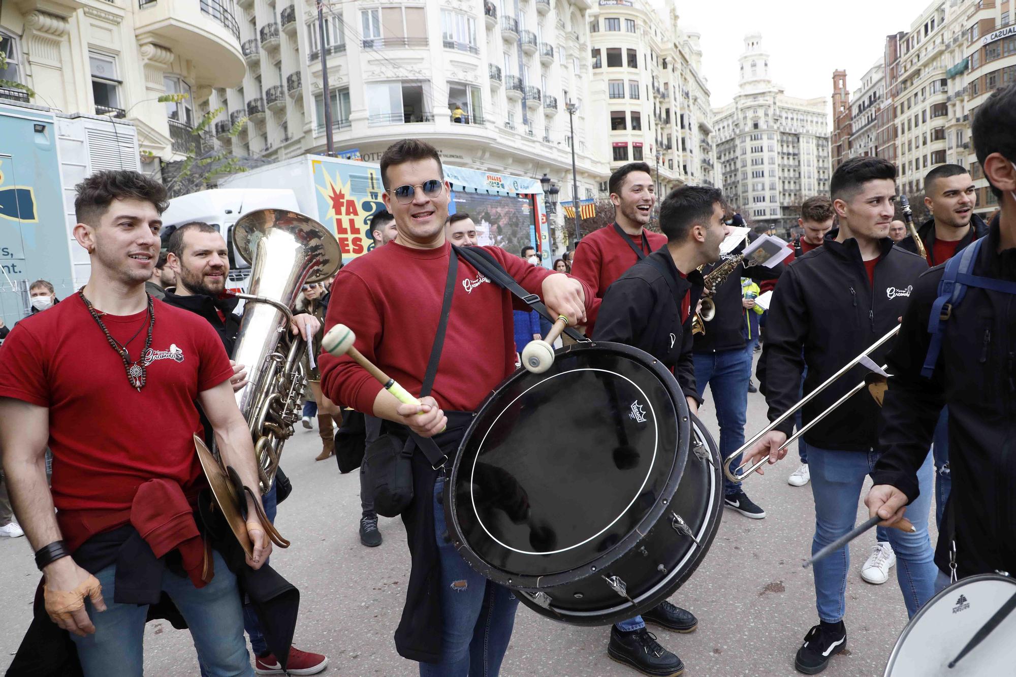 La mascletà con los colores de Ucrania, en imágenes