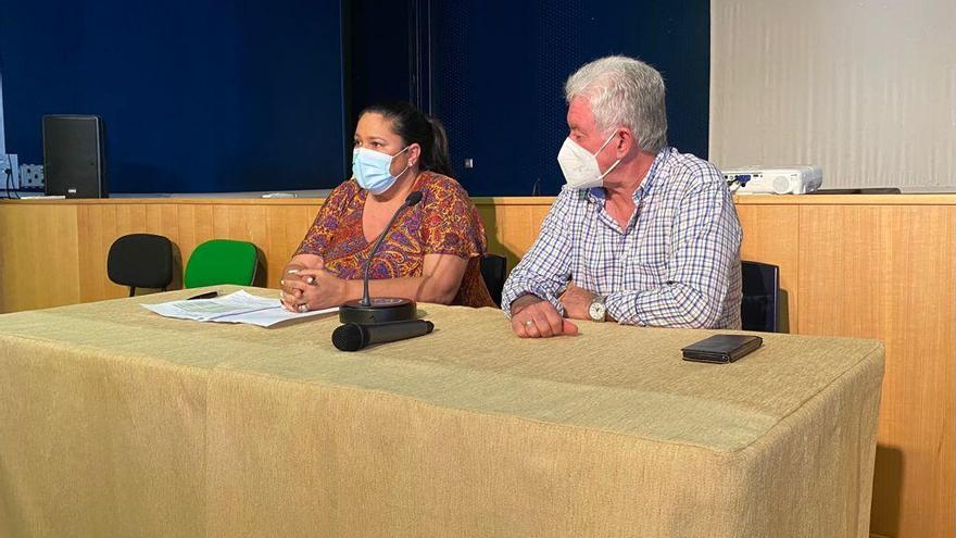 Dolores Amo y Santiago Ruiz, en la reunión celebrada en Alcaracejos.