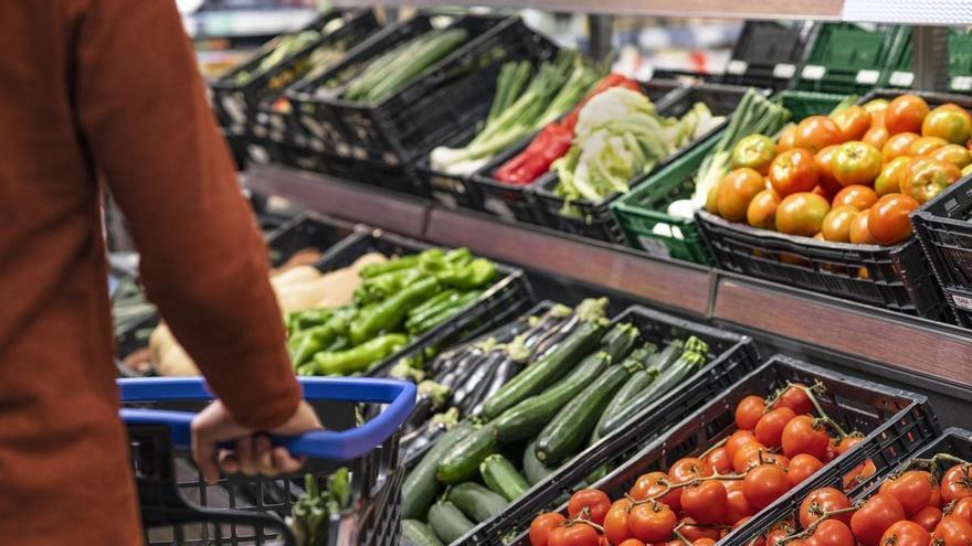 Tres investigados judiciales en la causa por presunta explotación de trabajadoras extranjeras en fruterías de Vigo