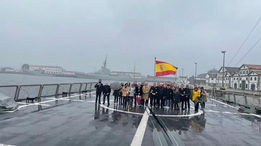Los Caballeros Cubicularios de Zamora visitan la base naval de El Ferrol