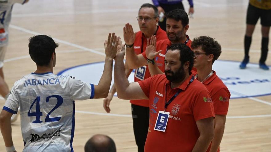 El Cisne golpea con fuerza (27-33) y se lleva el triunfo de Santander